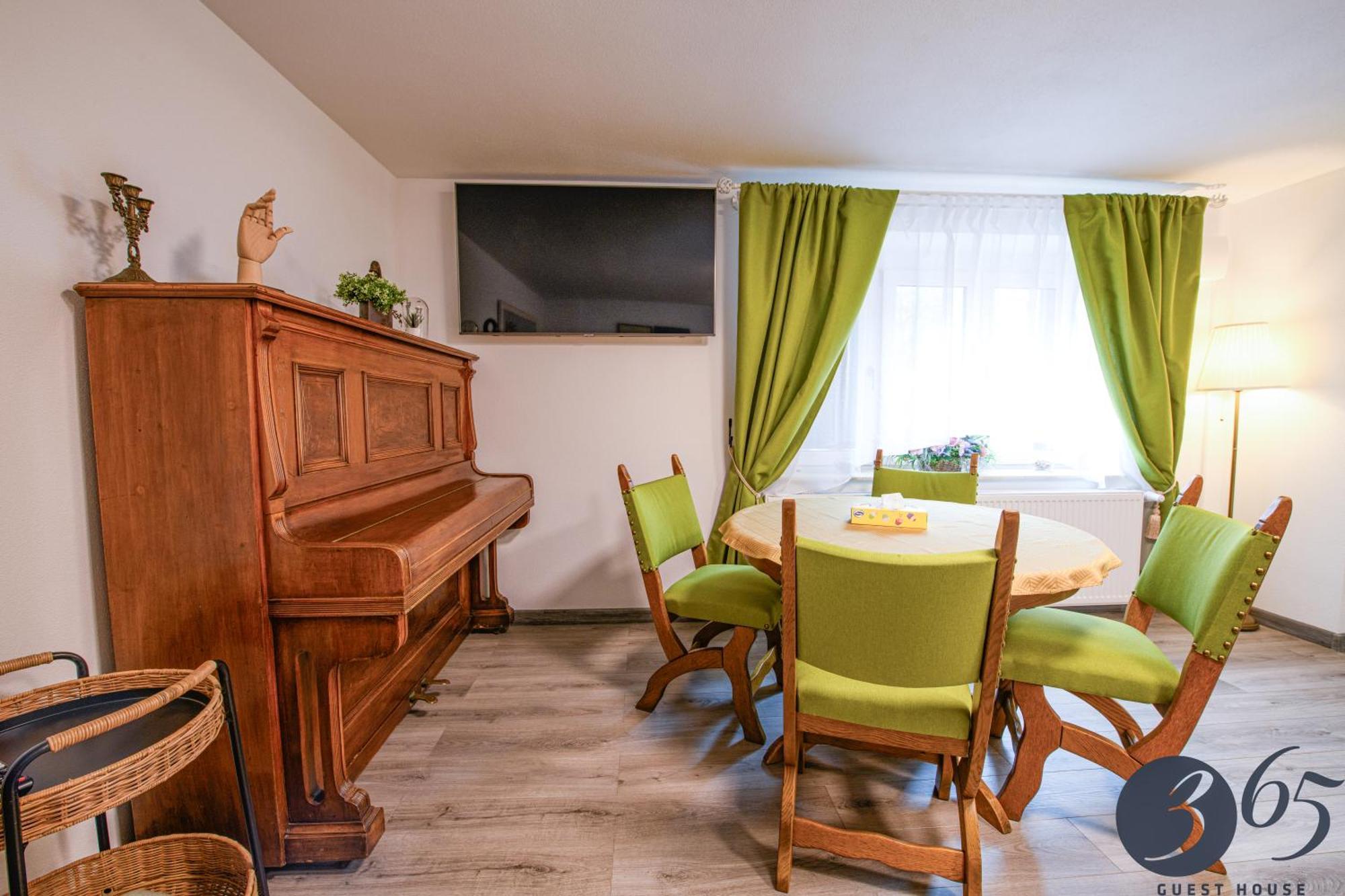 365 Guest House Hunedoara Buitenkant foto