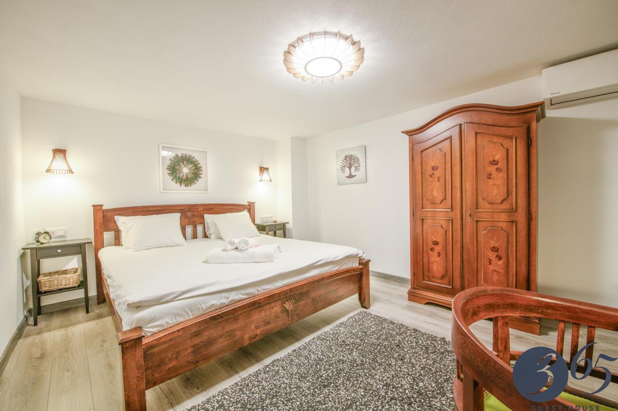 365 Guest House Hunedoara Buitenkant foto